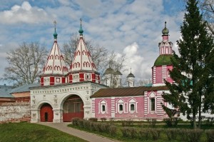 Святые ворота Ризоположенского монастыря  Суздаль