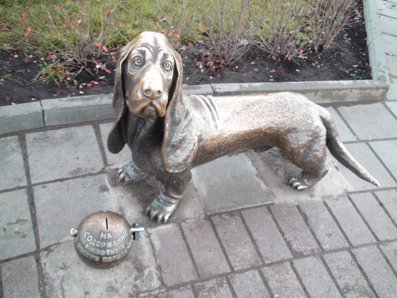 Памятник собаке в Костроме