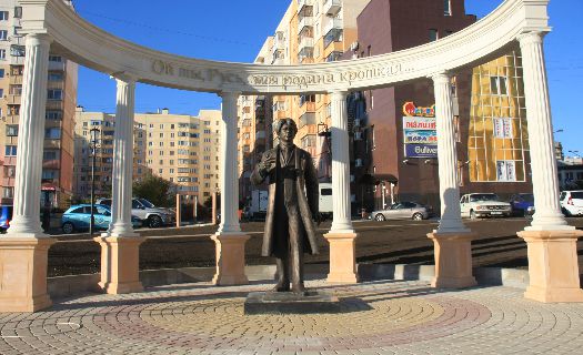 Памятник Есенину в Белгороде